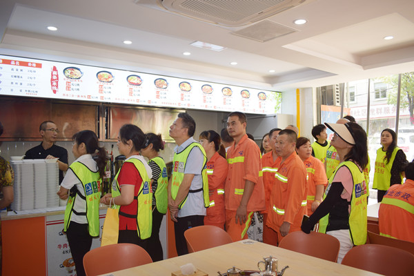 活動現場。重慶迪邦皮膚病醫(yī)院供圖