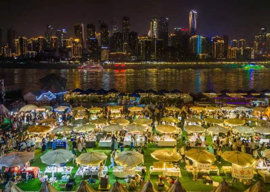 南濱路彩虹集市。郭旭攝