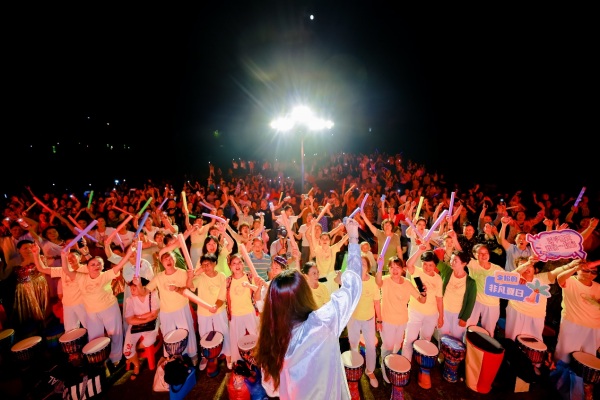重慶萬盛星空音樂會(huì)活動(dòng)現(xiàn)場氣氛熱烈。金科服務(wù)供圖