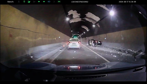 隧道內(nèi)車禍現(xiàn)場，羅慶華行車記錄儀截圖