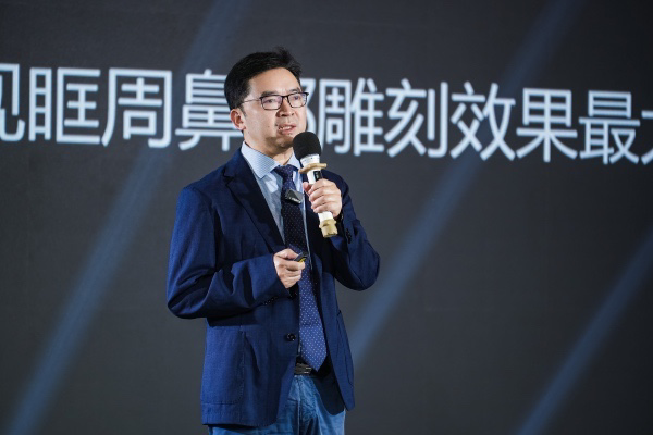 王旭明致辭。重慶當(dāng)代整形外科醫(yī)院供圖