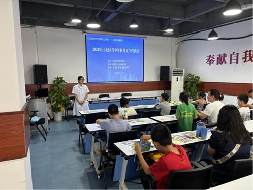 活動(dòng)現(xiàn)場(chǎng)。重慶愛(ài)爾兒童眼科醫(yī)院供圖