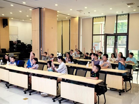 活動(dòng)現(xiàn)場(chǎng)。重慶愛(ài)爾兒童眼科醫(yī)院供圖