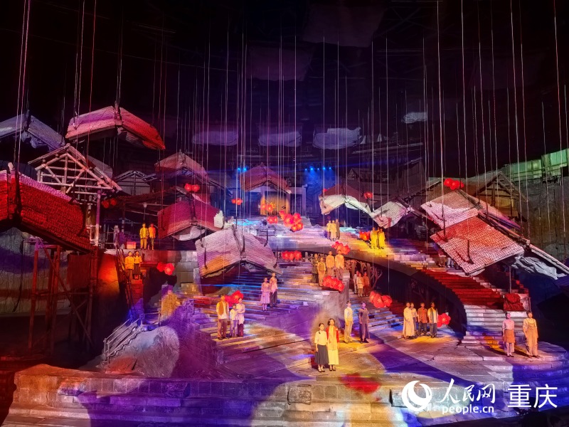 紅巖大思政課現(xiàn)場。人民網(wǎng)記者 馮文彥攝