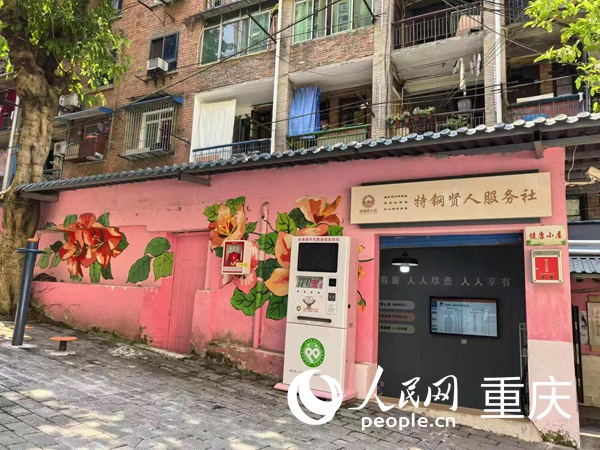 中心灣社區(qū)“花弄里”小區(qū)的涂鴉墻。人民網(wǎng)記者 馮文彥攝