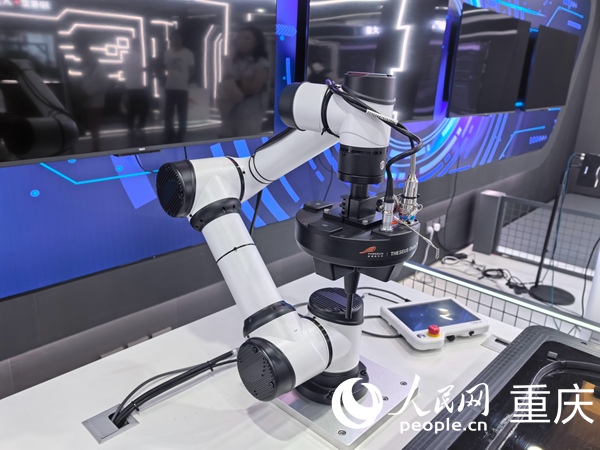 3D涂膠質(zhì)量在線檢測(cè)系統(tǒng)。人民網(wǎng)記者 馮文彥攝