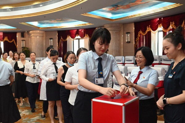 投票選舉環(huán)節(jié)。重慶愛爾眼科醫(yī)院總院供圖