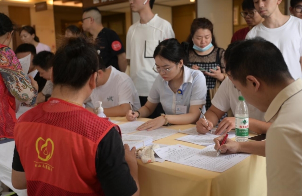 獻(xiàn)血活動(dòng)現(xiàn)場(chǎng)。重慶安琪兒婦產(chǎn)醫(yī)院供圖