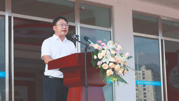 學校黨委書記禹太華在開學典禮上致辭。重慶市武隆區(qū)職業(yè)教育中心供圖