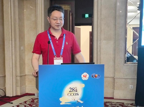 劉銳上臺分享。重慶愛爾眼科醫(yī)院總院供圖