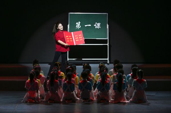 舞蹈表演《第一課》。永川區(qū)教委供圖