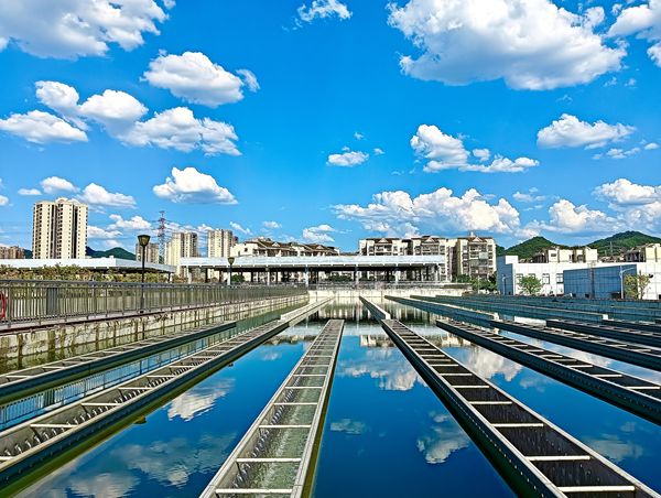 巴南區(qū)，新大江水廠平流沉淀池。重慶水務(wù)集團供圖