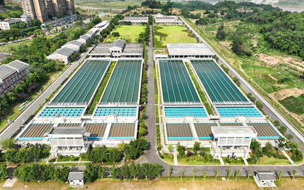 兩江新區(qū)，二期工程竣工投運后的魚嘴水廠。重慶水務(wù)集團供圖