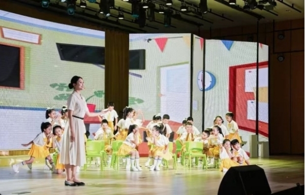 詩(shī)朗誦《唯有您站著》。武隆區(qū)教委供圖