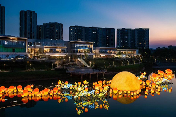 禮嘉天街中秋燈會(huì)。重慶龍湖供圖