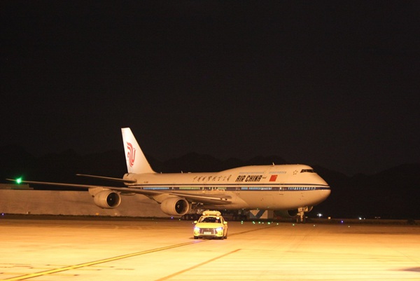 重慶江北機(jī)場第四跑道試飛機(jī)組圓滿完成各項(xiàng)任務(wù)。黃健軍攝