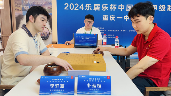 李軒豪對弈樸廷桓。實習(xí)生梁雨馨攝