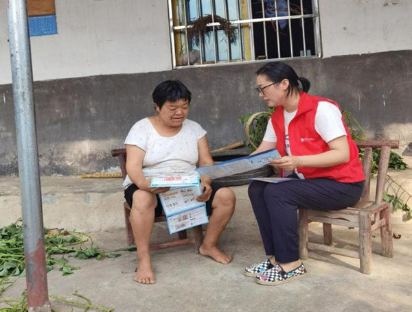 深入農(nóng)村開展金融教育宣傳。中信銀行重慶分行供圖