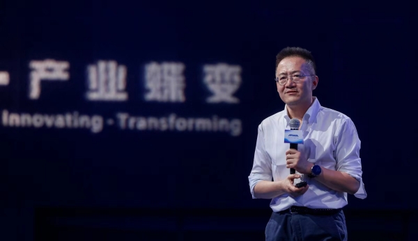 馬上消費副總經(jīng)理兼首席信息官蔣寧在云棲大會上作主題分享。云棲大會組委會供圖