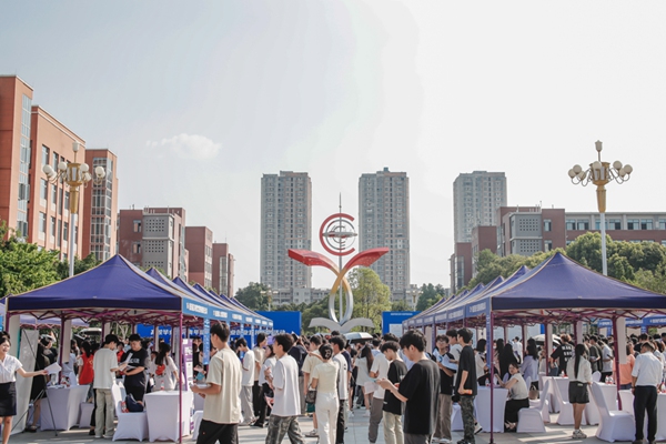 招聘活動(dòng)現(xiàn)場。主辦方供圖