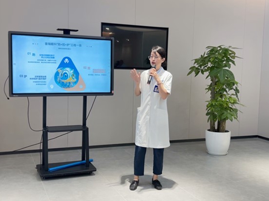 史月麗科普兒童眼健康知識(shí)。重慶普瑞眼科醫(yī)院供圖