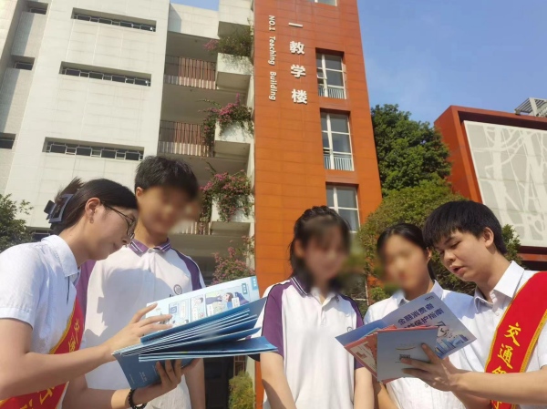 交行重慶市分行送金融知識(shí)進(jìn)校園。交行重慶市分行供圖