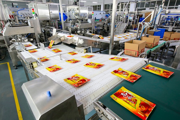 重慶秦媽食品有限公司全自動(dòng)智能化生產(chǎn)線。受訪者供圖