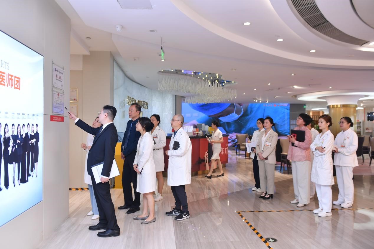 評審現(xiàn)場。重慶美侖美奐整形美容醫(yī)院供圖