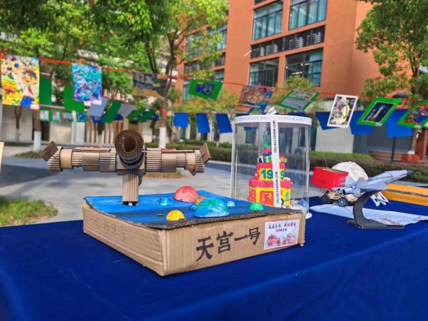 學(xué)生作品?？得澜值拦﹫D