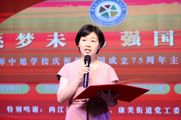 黃俊毅宣講國(guó)防教育。康美街道供圖