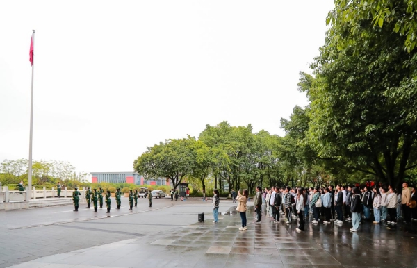 升國(guó)旗儀式。荊仁科攝