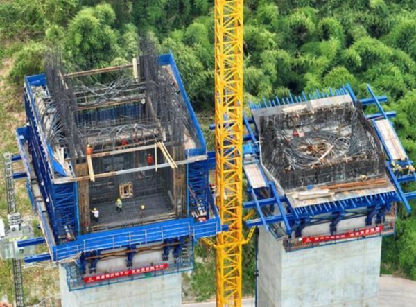 寶山嘉陵江大橋項(xiàng)目施工現(xiàn)場(chǎng)。項(xiàng)目部供圖