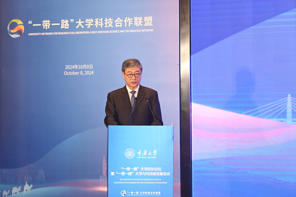 重慶市人民政府黨組成員、副市長，西部科學(xué)城重慶高新區(qū)黨工委書記馬震致辭。鄒樂攝