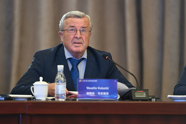 黑山下戈里察大學(xué)校長維斯林·烏克提克發(fā)言。鄒樂攝