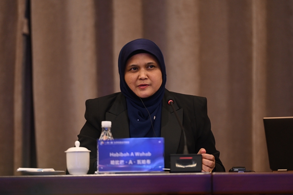 馬來西亞理科大學(xué)副校長哈比巴·A·瓦哈布發(fā)言。鄒樂攝