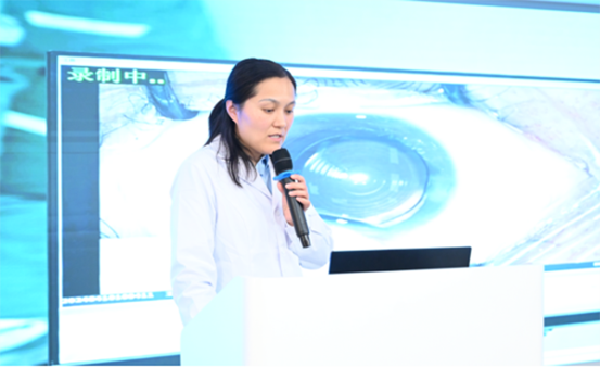 秦艷科普白內(nèi)障正確防治知識。重慶南坪愛爾眼科醫(yī)院供圖