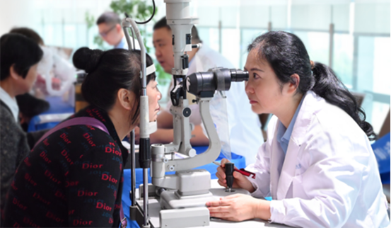 眼健康體檢。重慶南坪愛爾眼科醫(yī)院供圖