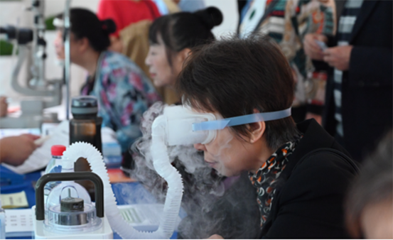 體驗眼部霧化熏蒸。重慶南坪愛爾眼科醫(yī)院供圖