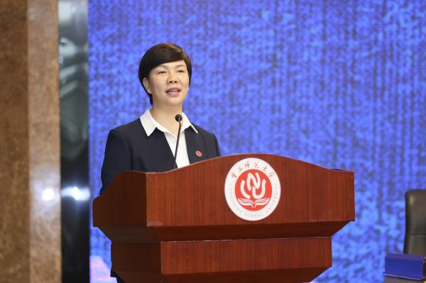 重慶師范大學(xué)黨委書(shū)記張艷致辭。伍向前攝