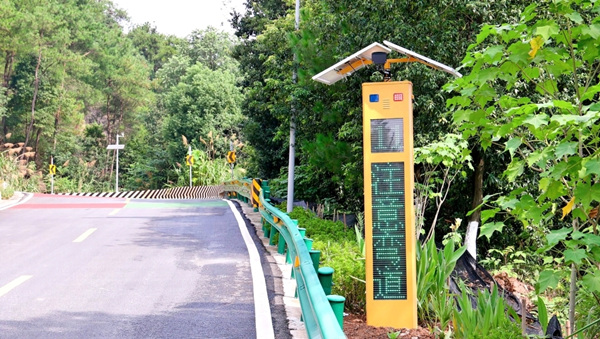 鹽堰路智慧化運(yùn)營(yíng)。沙坪壩區(qū)交通運(yùn)輸委供圖