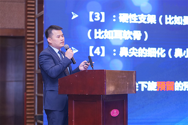 謝錦清分享課題現(xiàn)場。重慶當(dāng)代整形外科醫(yī)院供圖