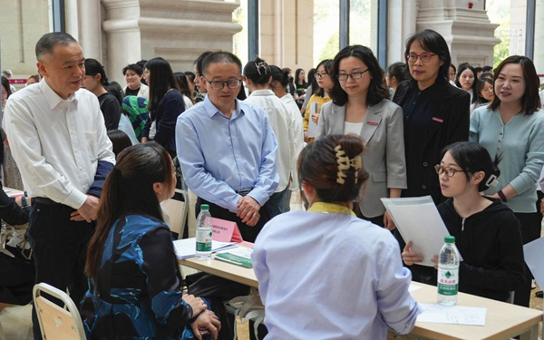 招聘會現(xiàn)場。重慶財經(jīng)學(xué)院供圖