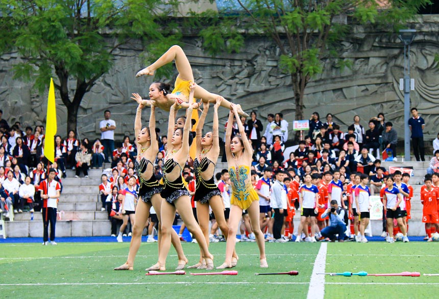 藝術(shù)體操隊(duì)表演。學(xué)校供圖