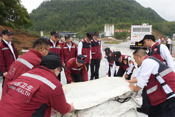 隊(duì)員開展專項(xiàng)訓(xùn)練。黃楓攝