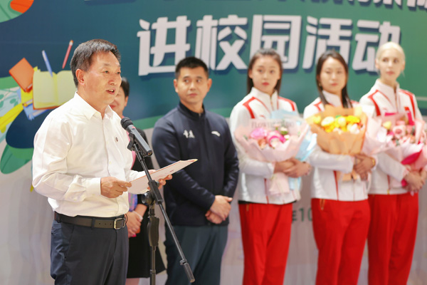 重慶一中黨委書記唐宏宇致辭。向詩佳攝