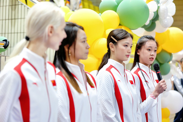 丁欣怡（右）回答提問。向詩佳攝