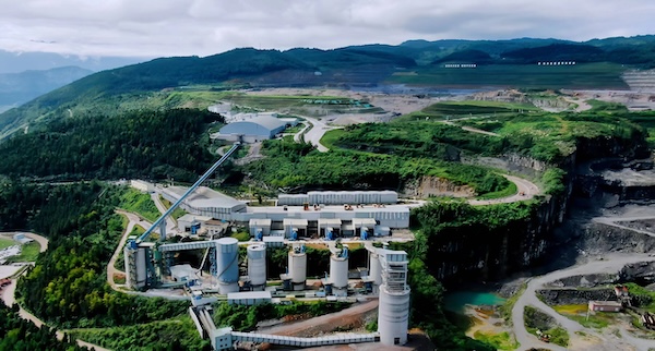 重慶東方希望重慶水泥有限公司銅礦山水泥灰?guī)r礦生態(tài)修復(fù)。重慶市規(guī)劃和自然資源局供圖