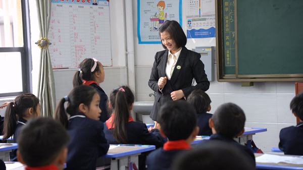 課堂教學(xué)中的楊君玲。受訪者供圖