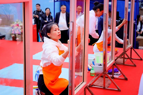 比賽現(xiàn)場。重慶市南岸區(qū)家政行業(yè)協(xié)會供圖