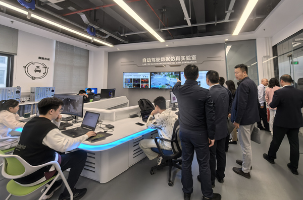 各單位參觀調(diào)研重慶大學(xué)國家卓越工程師學(xué)院。晏紅霞攝